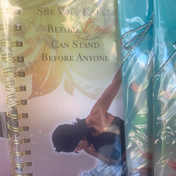 Christian items - Picture 1 of 3